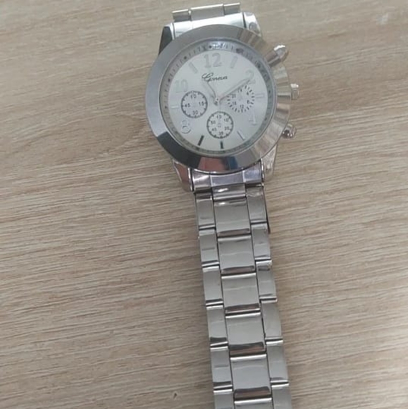 Fashion Women Analog Quartz  Stainless St - Picture 2 of 3